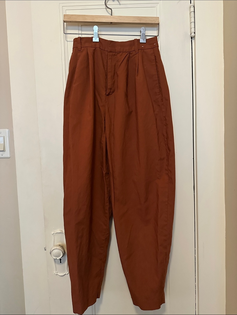 Uniqlo Comptoir Des Cotónniers Rust Brown Pleated Tapered Pants
